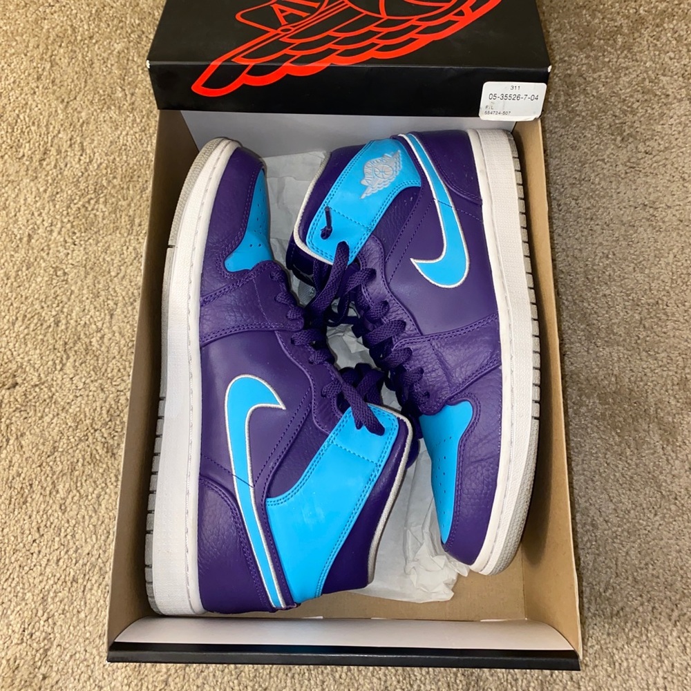 Size 10.5 - Jordan 1 Mid Hornets